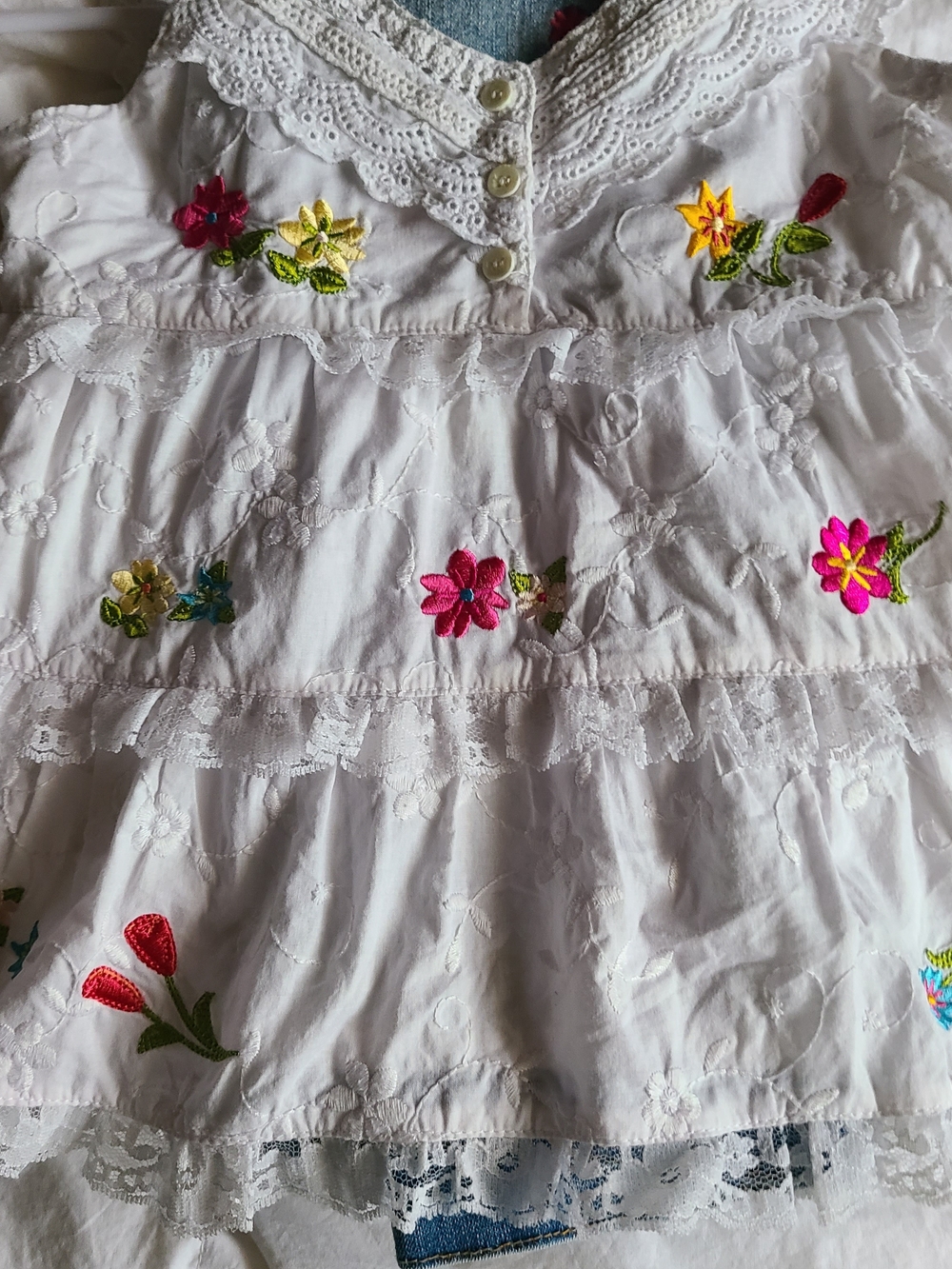 Lipstick White Flower Top And Denim Flare Flower Pants